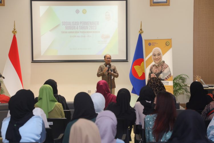 Sekjen kemnaker, Anwar Sanusi saat mensosialisasikan Permenaker No. 4 Tahun 2023 di Abu Dhabi, Persatuan Emirat Arab. (Foto: InfoPublik).