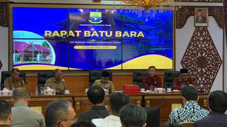 Ketua DPRD Provinsi Jambi, Edi Purwanto saat Menghadiri Rapat Terkait PT> SAS. (Foto: Dok. Humas).