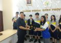 Anggota DPRD Provinsi Jambi, Budi Yako saat Menerima Peserta Study Tour Siswa Karunia Global School. (Foto: Dok. Humas).
