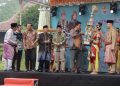 Bupati Tanjab Barat (Empat dari Kanan) saat Menghadiri Festival Budaya Jambi di TMII. (Foto: Dok. Diskominfo TJB).