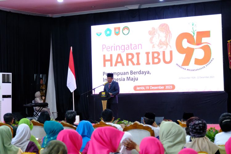 Wagub Jambi, Abdullah Sani Menyampaikan Sambutan saat Moment Peringatan Hari Ibu. (Foto: Dok. Diskominfo).