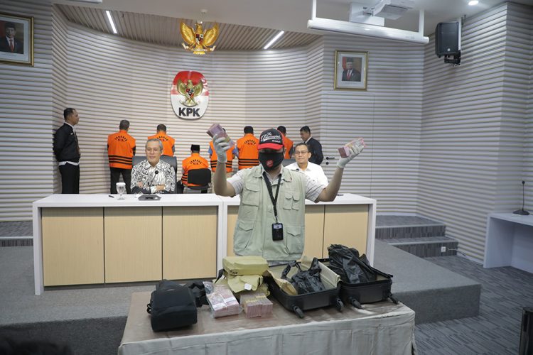 KPK Melakukan Konferenai Pers terkait Tangkap tangan di Maluku Utara. (Foto: Dok. KPK).