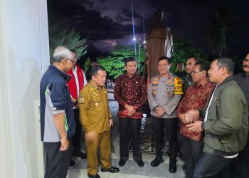Ketua DPRD, Gubernur, Kapolda, dan Danrem Pantau Pelaksanaan Misah Natal di Kota Jambi. (Foto: Dok. Humas).