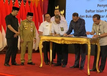 Ketua DPRD Provinsi Jambi, Edi Purwanto Saat Menghadiri Penyerahan DIPA dan TKD 2024. (Foto: Dok. Humas).