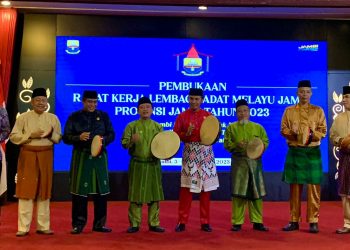 Ketua DPRD Provinsi Jambi, Edi Purwanto Saat Mengahdiri Raker LAM Jambi. (Foto: Dok. Humas).