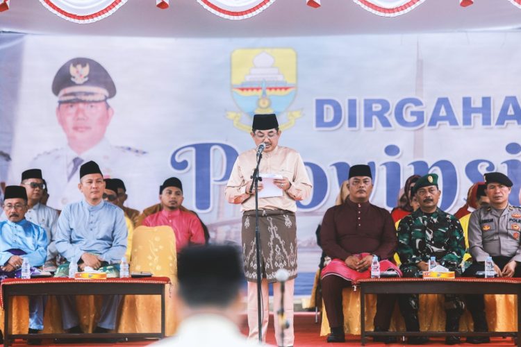 Bupati saat Menjadi Inspektru Upacara Peringatan HUT Jambi ke-67 Tingkat Kabupaten Tanjab Barat. (Foto: Dok. Prokopim TJB).
