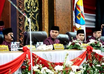 Edi Purwanto saat Memimpin Paripurna HUT ke-76 Provinsi Jambi. (Foto: Dok. Humas).