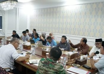 Gubernur bersama Forkopimda dan OPD Lingkup Pemprov Jambi saat Rapat terkait Batu bara. (Foto: Dok. Diskominfo).