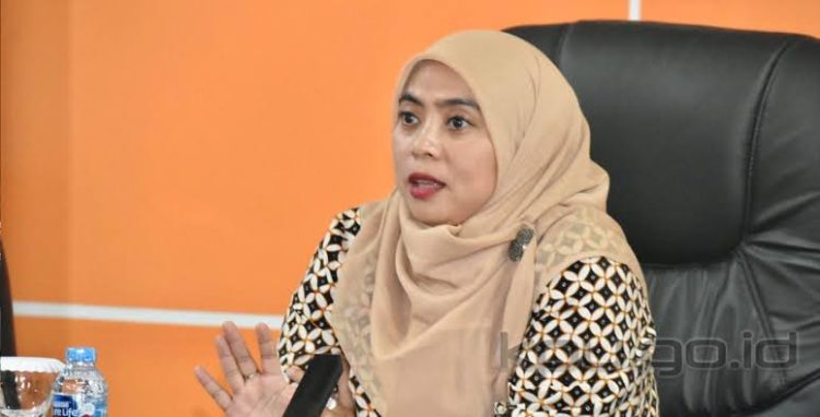 Anggota KPU RI Betty Epsilon Idroos sedang memberikan keterangan arahan. (Foto: kpu.go.id).