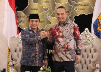 Gubernur Jambi Al Haris bersama Presiden Direktur Petrochina, Quen Mingyan. (Dok. Diskominfo JMB).