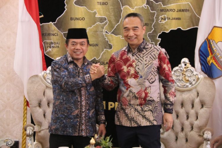 Gubernur Jambi Al Haris bersama Presiden Direktur Petrochina, Quen Mingyan. (Dok. Diskominfo JMB).