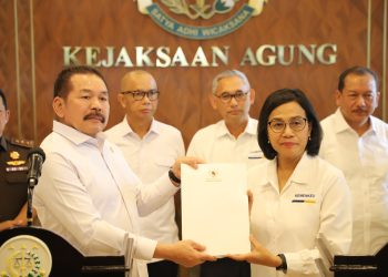 Jaksa Agung ST Burhanuddin menerima kunjungan Menkeu Sri Mulyani di Gedung Utama Kejaksaan Agung, Senin (18/3). (Dok. Puspenkum).