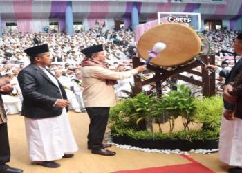 Gubernur Al Haris Hadiahkan 5 Umroh Gratis Untuk Guru dan Siswa Penghafal Al Qur’an