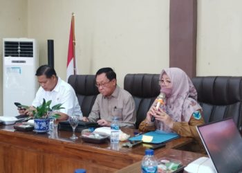 Pansus IV DPRD Provinsi Jambi saat Berdiskusi dengan Pihak Pemkab Batanghari. (Dok. Humas).