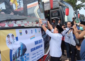 Gubernur Lepas Mudik Gratis Warga Jambi ke Pulau Jawa