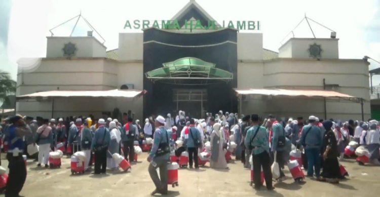 Arsip - Pemberangkatan calon jamaah haji 2023. (Tra).