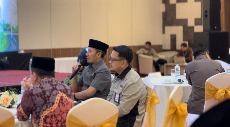 Ketua DPRD Provinsi Jambi, Edi Purwanto Menyampaikan Pendapatnya saat Menghadiri Musrenbang RKPD Provinsi Jambi Tahun 2025. (Dok. Humas).