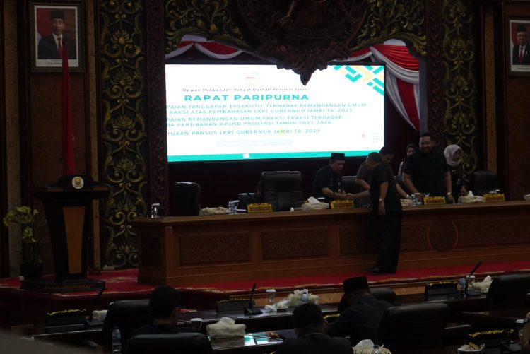 Suasana Rapat Paripurna di Gedung Sekretariat DPRD Provinsi Jambi, (25/04). Dok. Humas).
