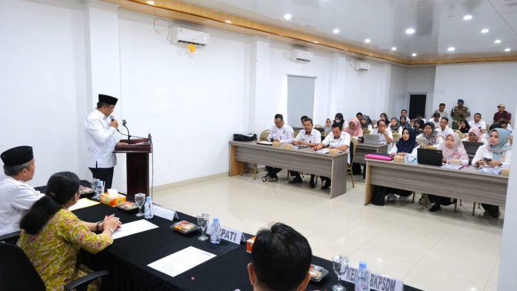 Bupati Buka Bimtek Pengeloalaan earsipan di Lingkungan Pemkab Tanjab Barat. (Dok. Prokopim TJB).