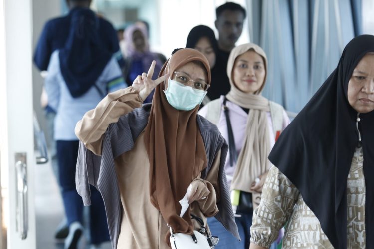 Penumpang kapal di Pelabuhan.(Foto: Dok. ASDP Indonesia).
