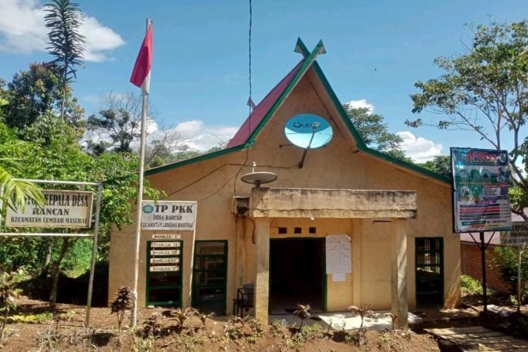 Salah Satu Kantor Desa yang Sudah Terpasang Internet Gratis Bantuan Pemprov Jambi. (Dok. Ist).