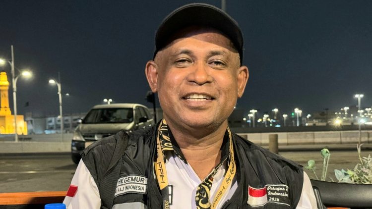 Kepala Seksi Sektor Bir Ali saat diwawancara terkait pemeriksaan jemaah visa non haji. (Dok. Kemenag).