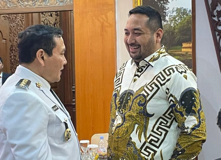 Waka DPRD Provinsi Jambi, Pinto Jayanegara bersama Pj Bupati Sarolangun Bachril Bakri / Foto/Ist