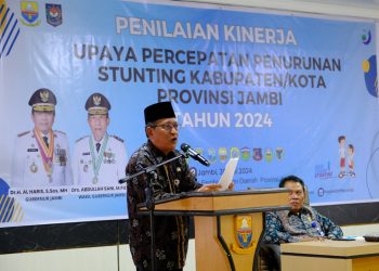 Wagub Sani Menyampaikan Sambutan saat Membuka Penilaian Kinerja 8 Aksi Konvergensi Percepatan Penurunan Stunting Provinsi Jambi tahun 2024. (Dok. Ist).