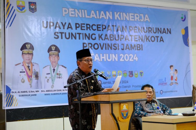 Wagub Sani Menyampaikan Sambutan saat Membuka Penilaian Kinerja 8 Aksi Konvergensi Percepatan Penurunan Stunting Provinsi Jambi tahun 2024. (Dok. Ist).