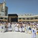 H. Muhammad Sayhu bersama Kelurga dan Rombongan Jama'ah saat Berda di Masjidil Harom Mekah. (Foto: Awan).