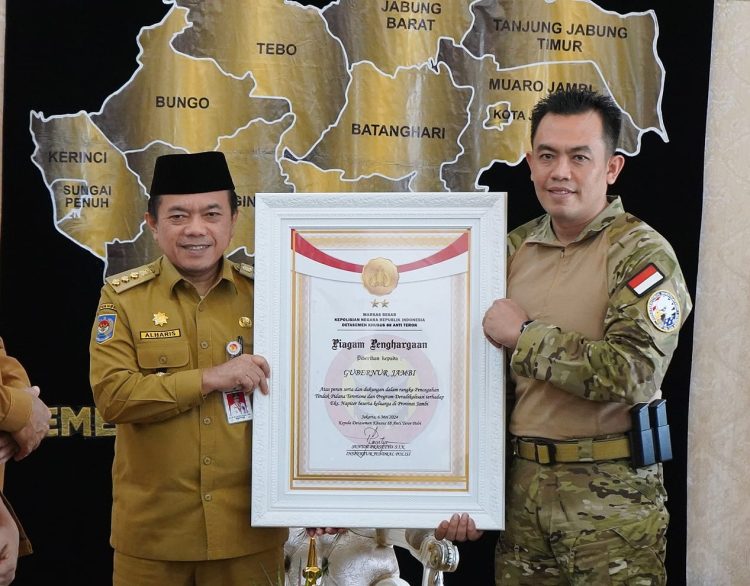 Berperan Dukung Pencegahan Terorisme, Al Haris Terima Penghargaan dari Densus 88