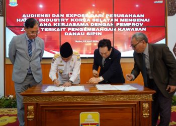 Penandatangan kerja sama antara Pemprov Jambi dengan pihak Perusahaan HANHA Industry Korea Selatan, terkait pengembangan kawasan Danau Sipin. (Dok. Ist).