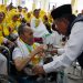 Wagub Sani Menyapa Salah Satu Jamaah Calon Haji. (Dok. Ist).