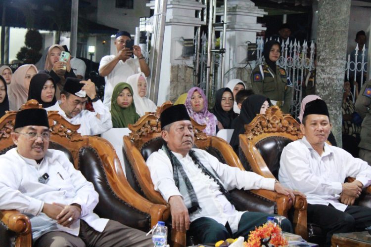 Wakil Gubernur Jambi, Abdullah Sani saat menghadiri Festival Takbiran Idul Adha 1445 Hijriah, di Tanjungjabung Barat. (Dok. Ist).