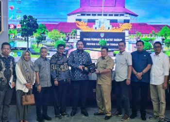 Pinto bersama Banmus DPRD Provinsi Jambi saat Berkunjung ke DPRD Kalimantan Tengah. (Dok. Humas).