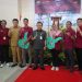 Gubernur Jambi Al Haris menyerahkan secara simbolis kunci motor operasional kepada koordinator pendamping PKH Kabupaten/Kota se-Provinsi Jambi. (Dok. Ist).