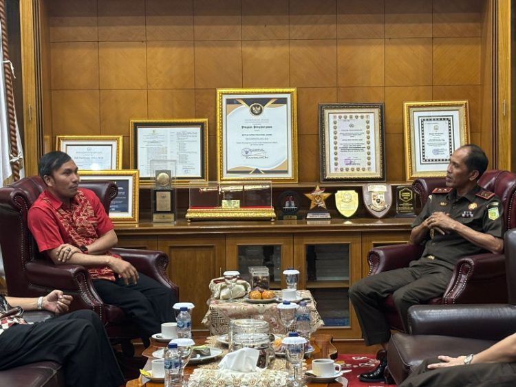 Pertemuan Ketua DPRD Provinsi Jambi dan Kajati Jambi, Kamis (18/7). / Foto/Ist