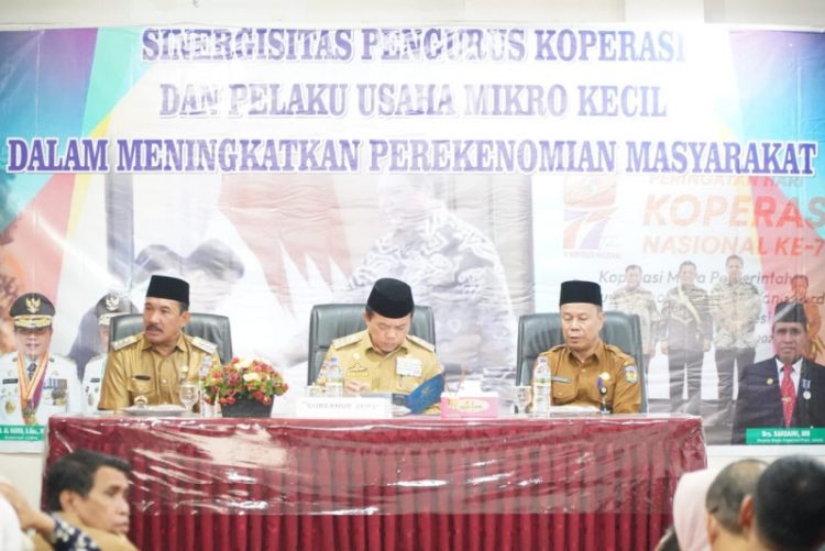 Gubernur Jambi saat membuka Pelatihan Manajerial, Kewirausahaan, Literasi dan Akses Keuangan serta Teknologi Informasi bagi pengurus koperasi dan pelaku UMK) Kabupaten Kerinci dan Sungaipenuh, Senin (15/7). / Foto/Ist