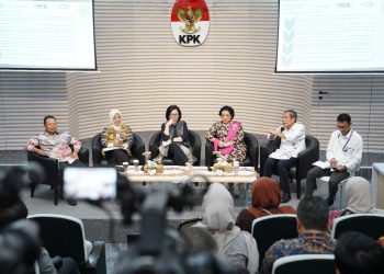 Inspektur Jenderal Kementerian Kesehatan Murti Utami sebagai ketua Tim Pencegahan dan Penanganan Kecurangan Jaminan Kesehatan Nasional (PK-JKN) dalam diskusi media bertajuk Pencegahan dan Penanganan Kecurangan dalam Program JKN di Gedung Merah Putih KPK, Jakarta (Foto: Dok KPK)