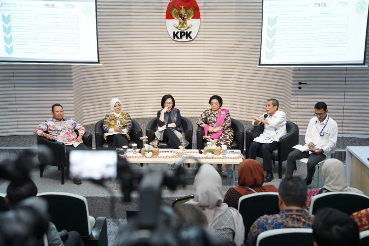 Inspektur Jenderal Kementerian Kesehatan Murti Utami sebagai ketua Tim Pencegahan dan Penanganan Kecurangan Jaminan Kesehatan Nasional (PK-JKN) dalam diskusi media bertajuk Pencegahan dan Penanganan Kecurangan dalam Program JKN di Gedung Merah Putih KPK, Jakarta (Foto: Dok KPK)