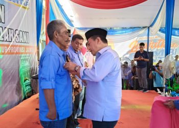 Al Haris saat melantik Tim Pemenangan Haris-Sani Kabupaten Bungo, Minggu (11/8). / Foto/ist