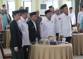 ejebat Kemenag, Gubernur Jambi, Anngota DPR RI bersama Pengurus Ponpes saat Menghadiri Halaqoh, (17/09). Foto/Ist