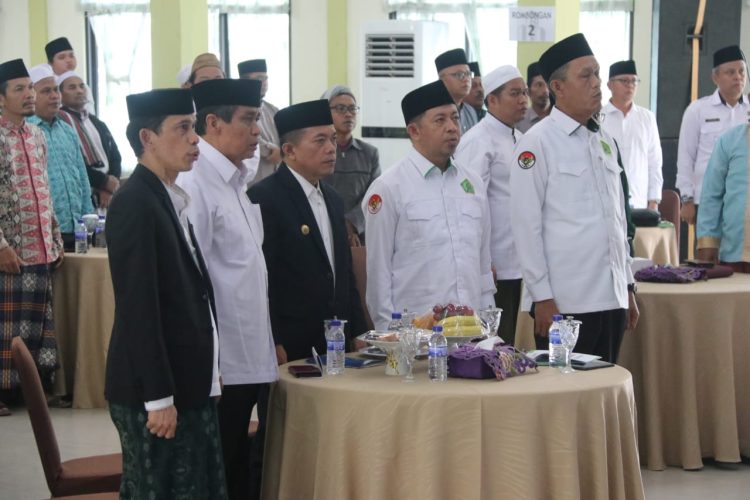 ejebat Kemenag, Gubernur Jambi, Anngota DPR RI bersama Pengurus Ponpes saat Menghadiri Halaqoh, (17/09). Foto/Ist
