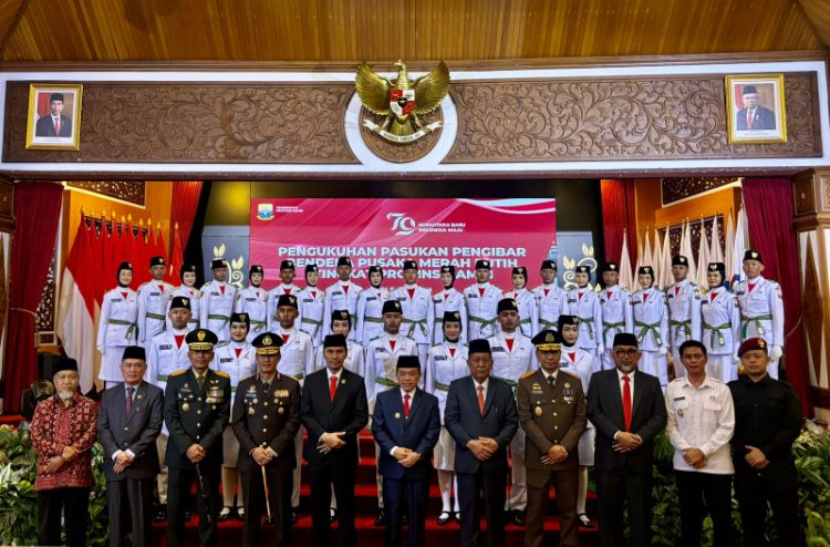 Ketua DPRD Provinsi Jambi saat menghadiri pengukuhan Paskibraka Jambi, Kamis (15/8) malam. / Foto/ist