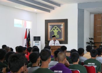 Kaper BKKBN Jambi Putut Riyatno menyampaikan sambutan dalam kegiatan pembinaan kesehatan reproduksi bagi kelompok risiko tinggi di LPKA Kelas II Muara Bulian, Kamis (17/10) / Foto/ist