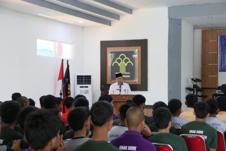 Kaper BKKBN Jambi Putut Riyatno menyampaikan sambutan dalam kegiatan pembinaan kesehatan reproduksi bagi kelompok risiko tinggi di LPKA Kelas II Muara Bulian, Kamis (17/10) / Foto/ist