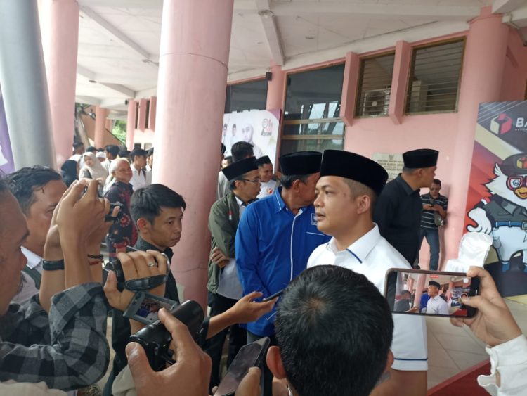 Ketua Sementara DPRD Jambi, M. Hafiz memberikan keterangan pers usai menghadiri Deklarasi Kampanye Damai, Rabu (9/10). / Foto/ist