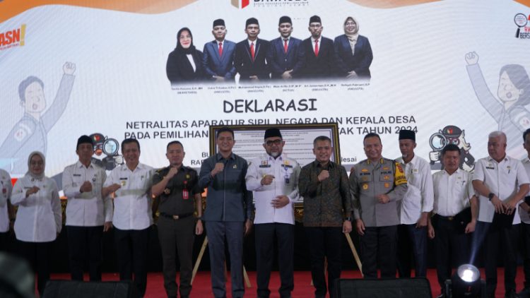 Ketua DPRD Provinsi Jambi M. Hafiz saat menghadiri Deklarasi Netralitas ASN dan Kepala Desa pada pemilihan Kepala Daerah serentak tahun 2024 di Provinsi Jambi, Rabu (23/10). / Foto/ist