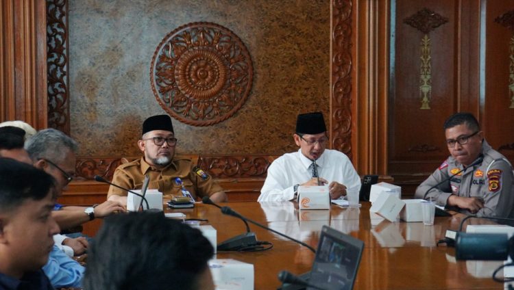 Sekda Sudirman saat Memimpin Rapat Koordinasi Pengaturan Angkutan Batu Bara (09/09). /Dok/Ist