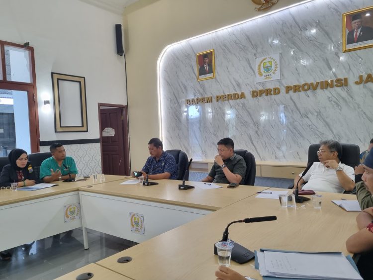 Ketua Sementara DPRD Provinsi Jambi Diskusi bersama Nakes RSUD Raden Mattaher Jambi, Foto/Tami